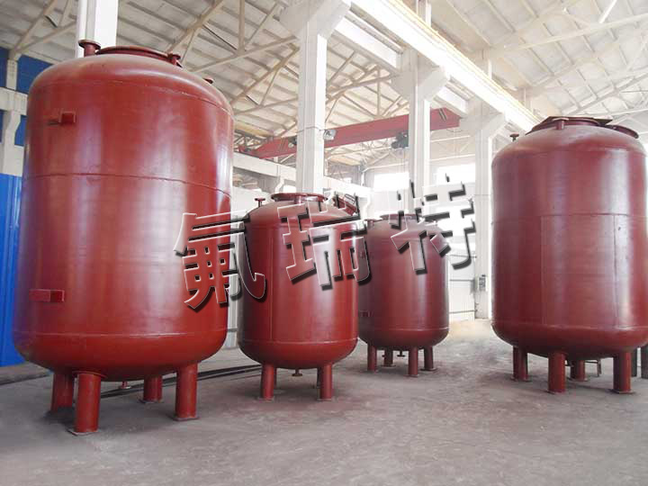 鋼襯塑儲(chǔ)罐、反應(yīng)釜